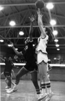 Sarah Womack shoots over her opponent in a 1980 women’s basketball game. (4-0147)