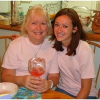 Jennifer Chamblee ’11 and her mother and breast cancer survivor Susan Chamblee.
